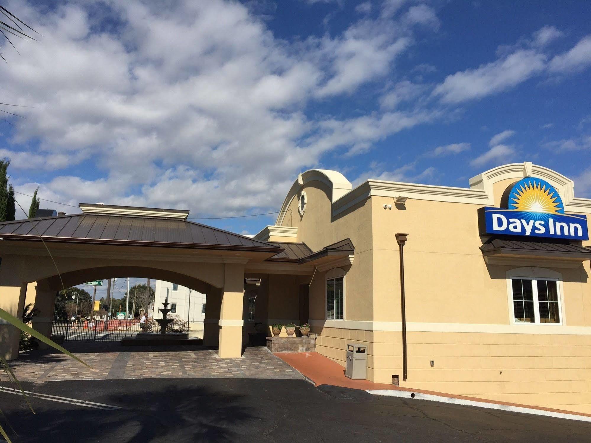 Days Inn By Wyndham Pensacola - Historic Downtown Exterior foto