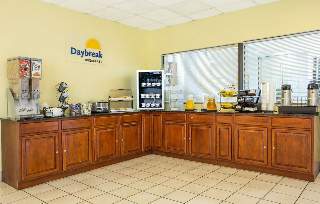 Days Inn By Wyndham Pensacola - Historic Downtown Exterior foto